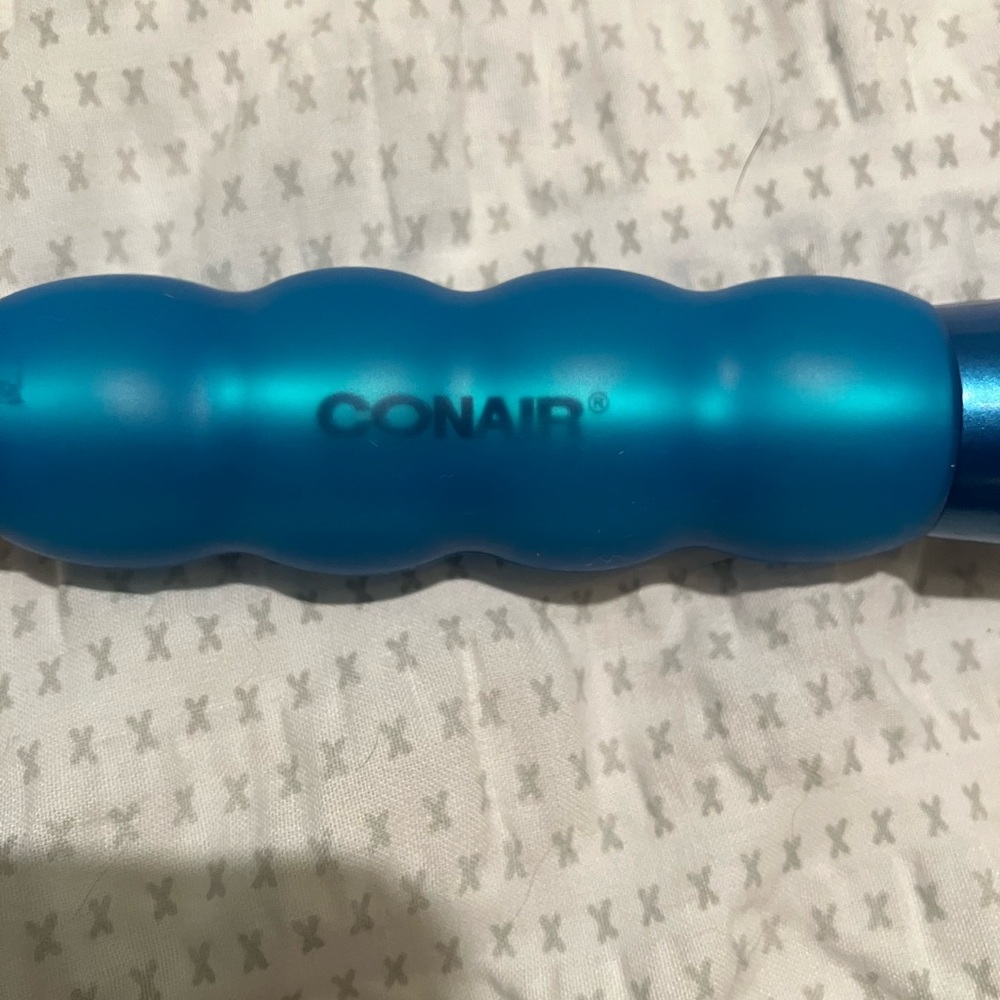 Conair Round Hairbrush - Picture 2 of 3
